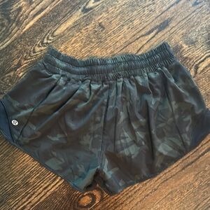 lululemon athletica Women's black and green camo  Shorts